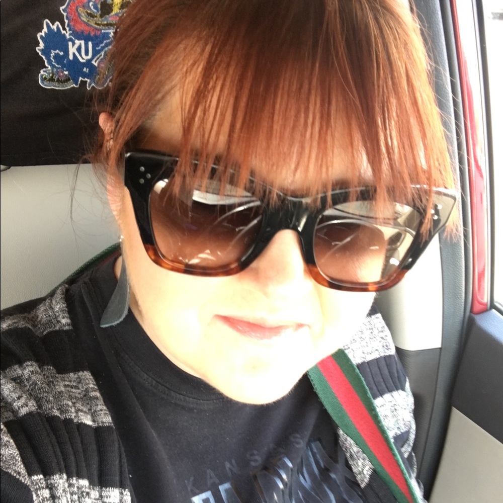 Meet your Posher, Tedra